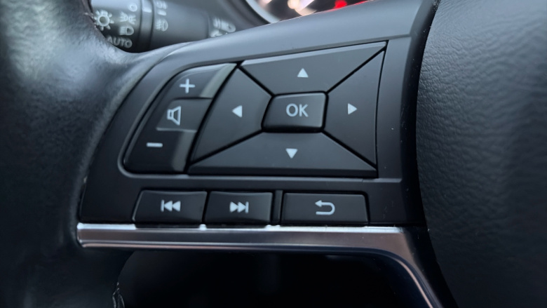 Nissan Qashqai 1.3 DiG-T Acenta Premium 5dr Petrol Hatchback